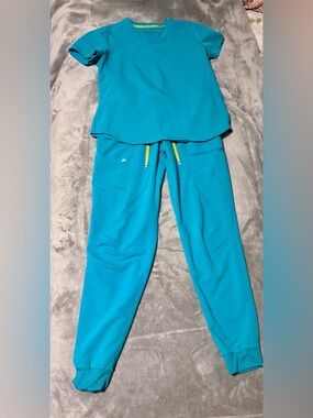 Fabletics Women’s Teal Blue Scrub Top & Jogger Pants